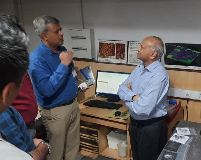 Ladakh Lt Governor visits CCMB